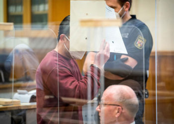 Alman yargısı, Suriyeli eski istihbaratçıya 'insanlığa karşı suç işlemekten' müebbet hapis cezası verdi