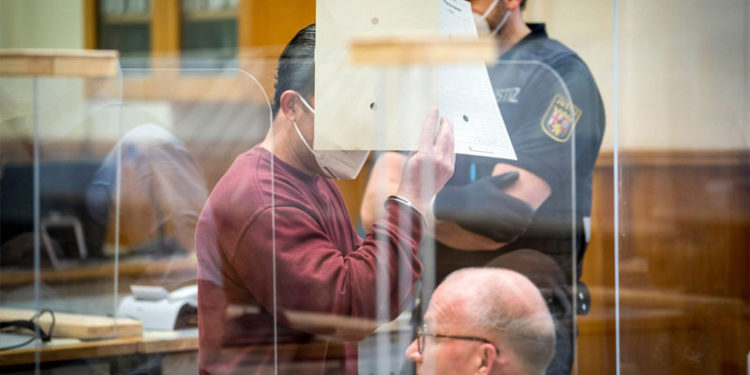 Alman yargısı, Suriyeli eski istihbaratçıya 'insanlığa karşı suç işlemekten' müebbet hapis cezası verdi