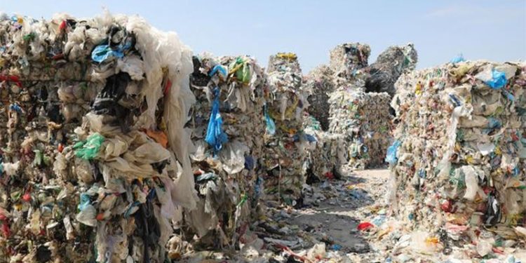 Almanya'dan Türkiye'ye gönderilen plastik atıklar: Bakan yasa dışı ihracata yasak istiyor