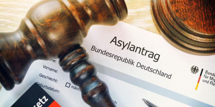 Almanya'ya rekor sayıda iltica başvurusu