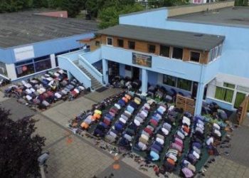 Almanya’da camiye silahlı saldırı