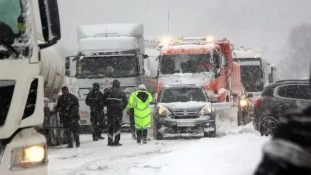 Anadolu'dan İstanbul'a ulaşım Kocaeli'nden itibaren durduruldu