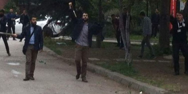 Ankara’da 3 Kürt genç 30 kişilik ülkücü grubun saldırısına uğradı