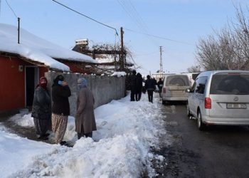 Annesiyle tartışan babasını tüfekle öldürdü