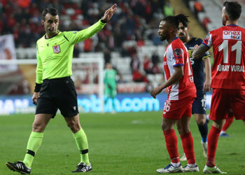 Antalyaspor'dan hakem tepkisi: Tatile çıkmış!