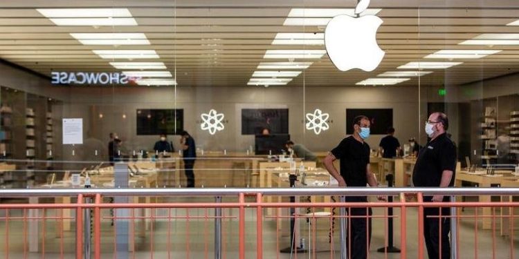 Apple, 3 trilyon dolarlık piyasa değerine ulaşan ilk şirket oldu