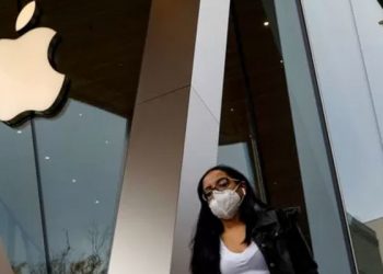 Apple çip krizine rağmen satışlarını artırdı