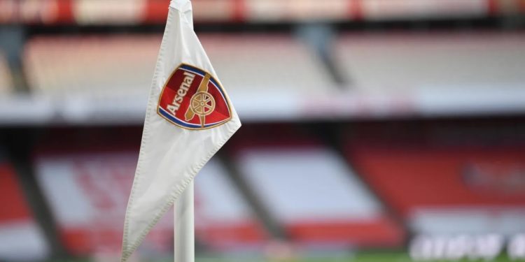 Arsenal, formasından kırmızı rengi çıkartıyor