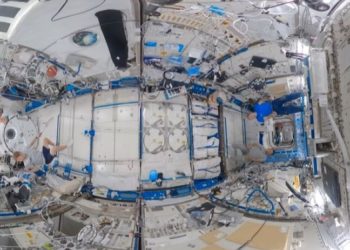 Astronotlar uzayda badminton oynadı