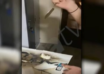 Atatürk posterini parçalayan liselilere disiplin cezası