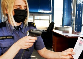 Avrupa Birliği, 1 Şubat'tan itibaren Covid sertifikası sahipleri için seyahat kısıtlamalarını kaldırıyor