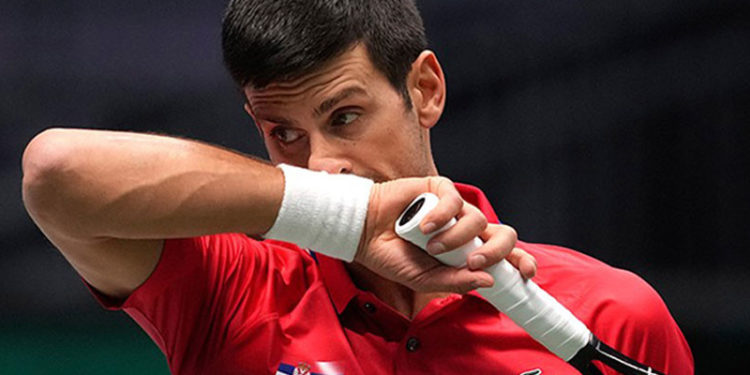 Avustralya'ya alınmayan erkek tenisinin 1 numarası Djokovic, sığınmacıların tutulduğu otelde karantinaya alındı
