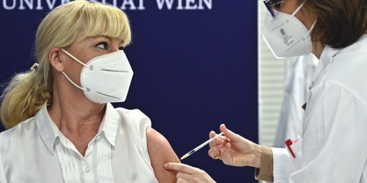 Avusturya'da zorunlu Covid-19 aşısı yasalaştı