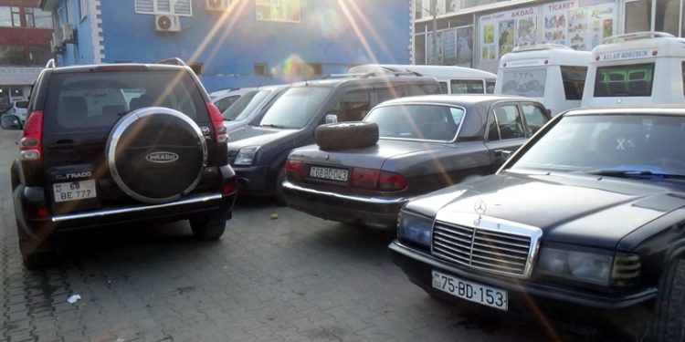 Azerbaycan'dan bir ayda 65 bin kişi alışveriş için Iğdır'a geldi