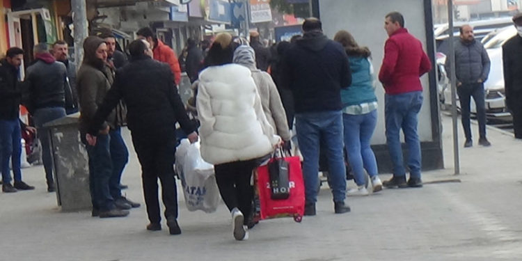 Azerbaycan’dan Iğdır’a alışveriş için bir ayda 65 bin kişi geldi