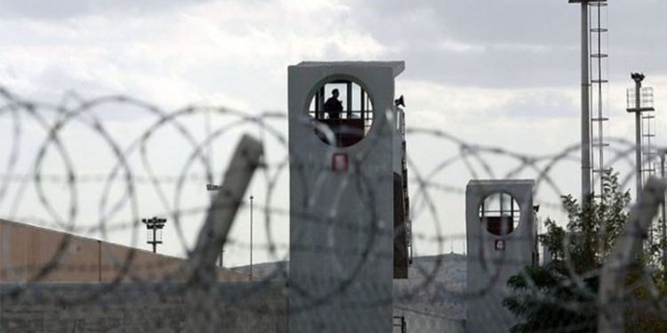 Açlık grevinde olan tutuklu yakınları: Bu çığlığı duyun