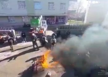 Ağır mobbinge maruz kalan engelli işçi, tekerlekli sandalyesini ateşe verdi