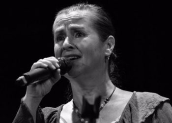 Aşı belgesi almak için Covid-19'a yakalanan şarkıcı hayatını kaybetti