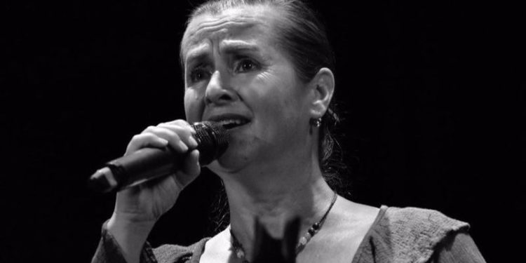 Aşı belgesi almak için Covid-19'a yakalanan şarkıcı hayatını kaybetti