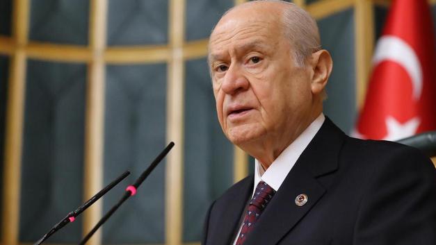 Bahçeli’den Sezen Aksu’ya: Serçeysen serçeliğini bil, sakın kuzgunluğa heves etme