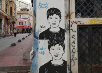 Bahadır Odabaşı, sanatçı Gianluca Costantini’nin çizgileriyle İstanbul sokaklarında