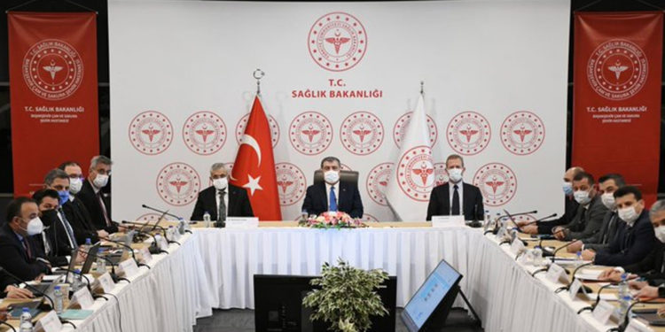 Bakan Koca: Artan vaka sayıları sebebiyle hastaneye yatan sayısında bir miktar artış gözleniyor