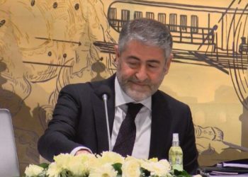 Bakan Nebati ekonomistlere ne anlattı? 10 milyar dolar iddiasıyla kimleri kastetti?