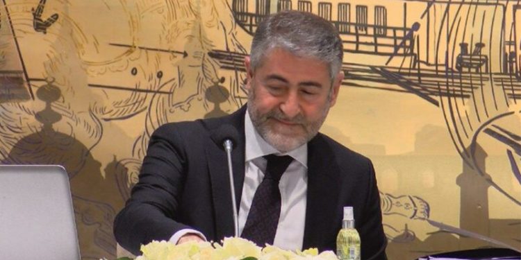 Bakan Nebati ekonomistlere ne anlattı? 10 milyar dolar iddiasıyla kimleri kastetti?