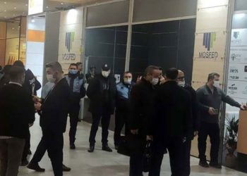 Bakırköy Belediyesi'nin zabıtaları Avrupa'nın en büyük mobilya fuarını bastı