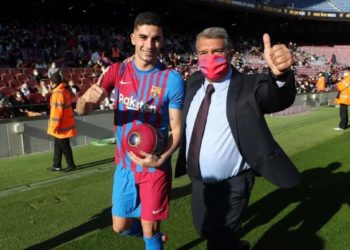 Barcelona'nın imza töreni yaptığı Ferran Torres'in Koronavirüs testi pozitif çıktı