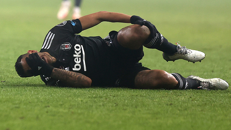 Beşiktaş’ta Josef de Souza sakatlandı