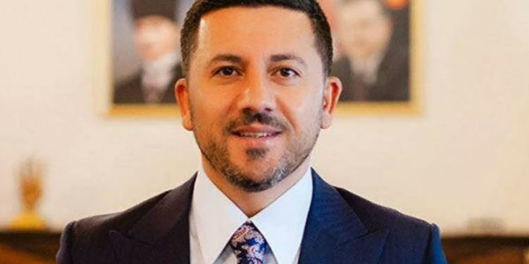 Belediye başkanlığını bırakan Rasim Arı, AKP'den de istifa etti