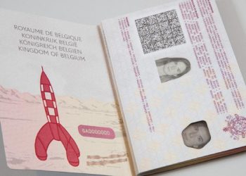 Belçika, pasaportunun sayfalarına Tenten, Şirinler ve Red Kit'i taşıdı