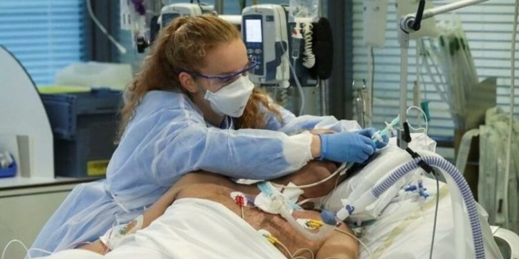 Belçika'da aşı karşıtı doktorlara görevden men cezası