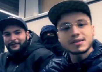 Belçikalı rapçiler klipleri için gerçek silahla market soydu