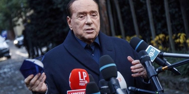 Berlusconi, cumhurbaşkanlığı adaylığını geri çekti