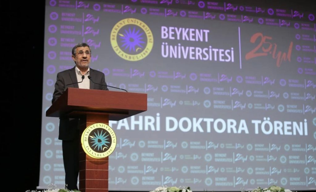 Beykent Üniversitesi, eski İran Cumhurbaşkanı Ahmedinejad’a fahri doktora verdi