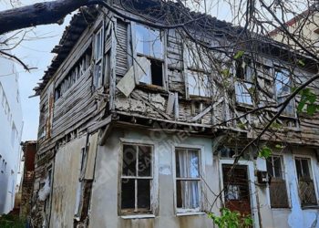 Beykoz’da metruk ev 1 milyon 450 bin liraya satılığa çıktı