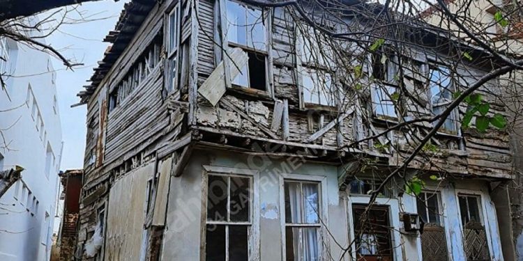 Beykoz’da metruk ev 1 milyon 450 bin liraya satılığa çıktı