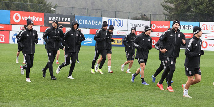 Beşiktaş'ta Koronavirüs'ü atlatan 5 futbolcu takıma katıldı