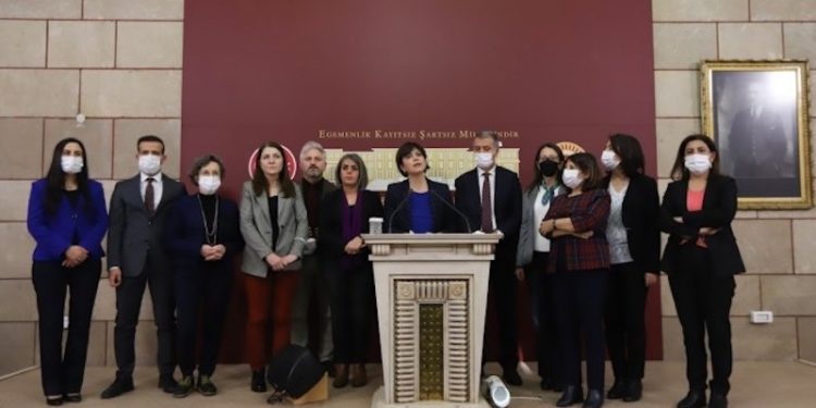 Beştaş: Gizli dedikleri dosyayı kendileri servis etmiş