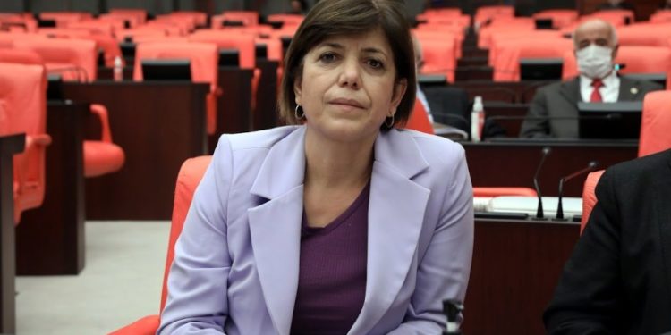 Beştaş: Yeni Şafak gazetesinin masası istihbarat ve emniyettir