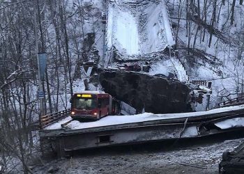Biden'in ziyareti öncesi köprü çöktü