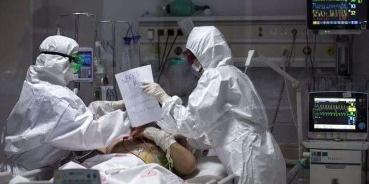 Bilim Kurulu üyesi: BA.2 varyantı filmi başa saracak, bunu engelleyecek tek bir şey var