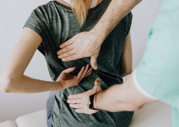 Bilim dünyasına göre Omicron’un geçmeyen semptomu: Sırt ağrısı