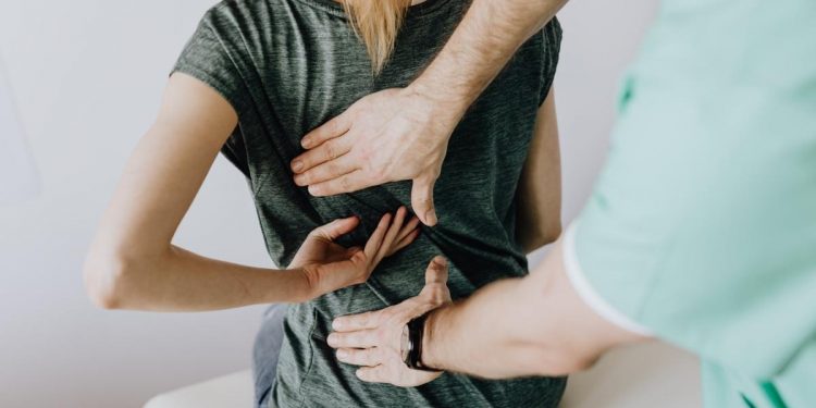 Bilim dünyasına göre Omicron’un geçmeyen semptomu: Sırt ağrısı