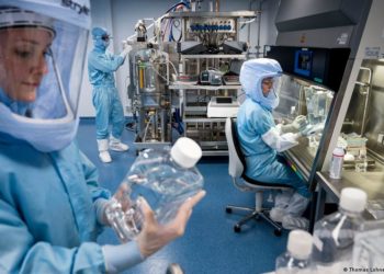 BioNTech Omicron'a özel korona aşısı üretiyor