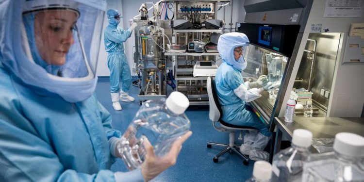 BioNTech Omicron'a özel korona aşısı üretiyor