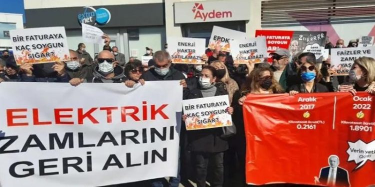 Bodrumlular elektrik faturalarını protesto etti: Zamlar geri alınsın