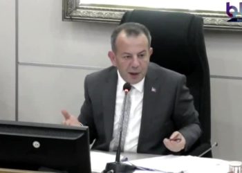 Bolu belediye meclisinde 'geri zekalı' gerginliği: AKP'li üyeyi zabıtalar çıkardı